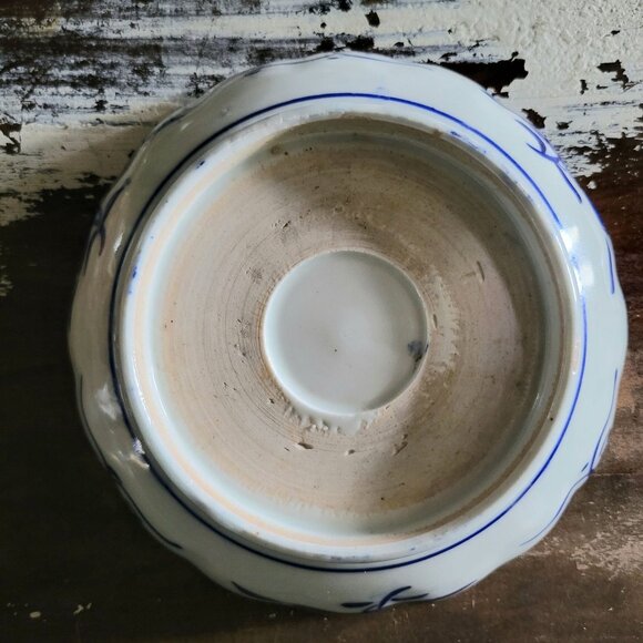 Antique Japanese Imari Porcelain Bowl w/ Mythical Kirin Design and Scalloped Rim - Picture 12 of 13